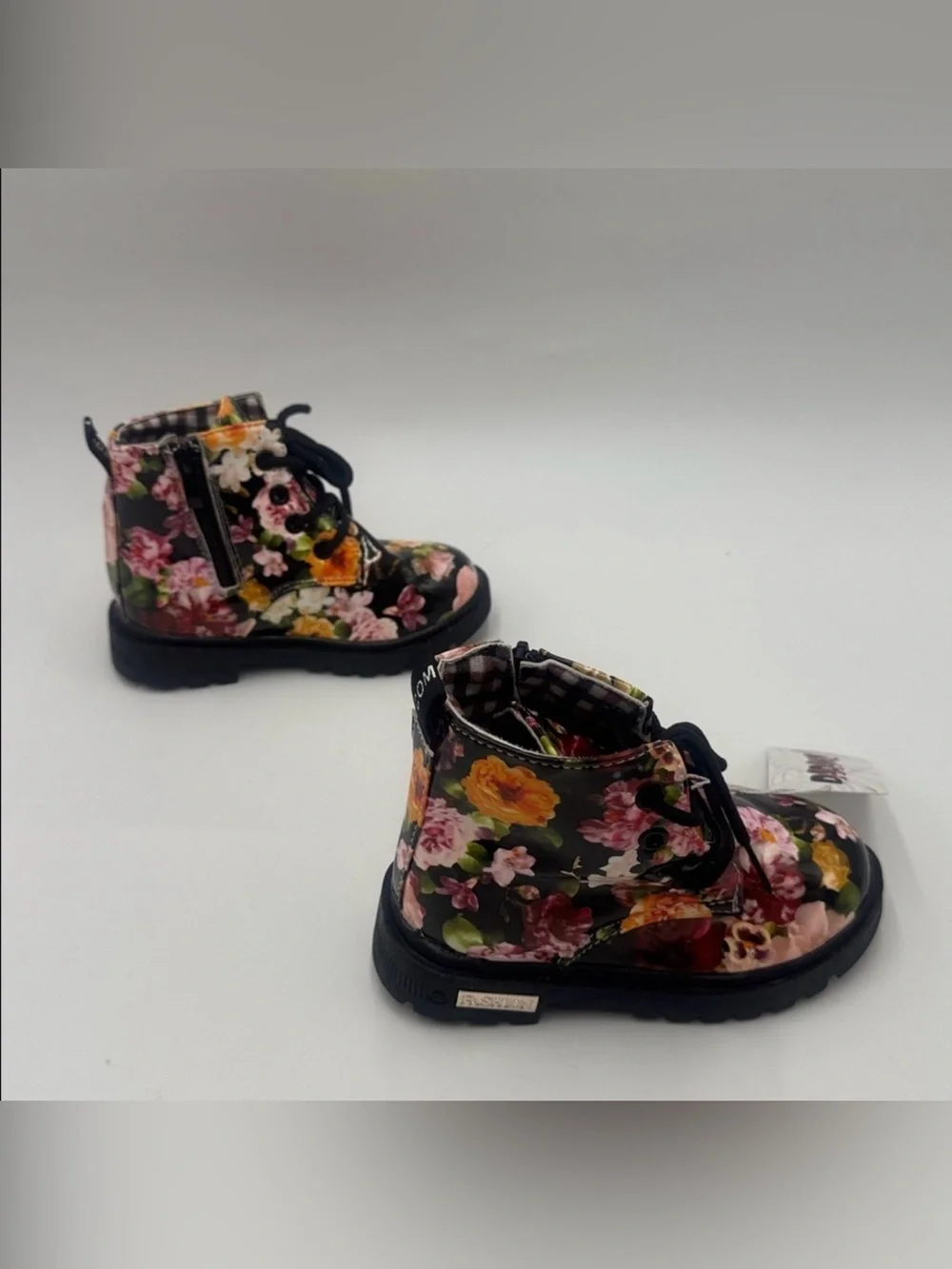 DADAWEN Floral Lace-Up Boots